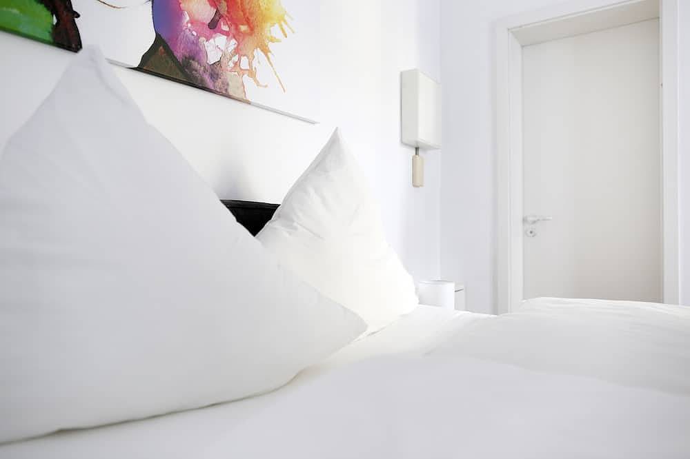 Entire apartment, Swine Studio Scene Kiez Mitte Prenzlauer Berg Mauerpark 1-4 P. in Mitte Berlin, Berlin