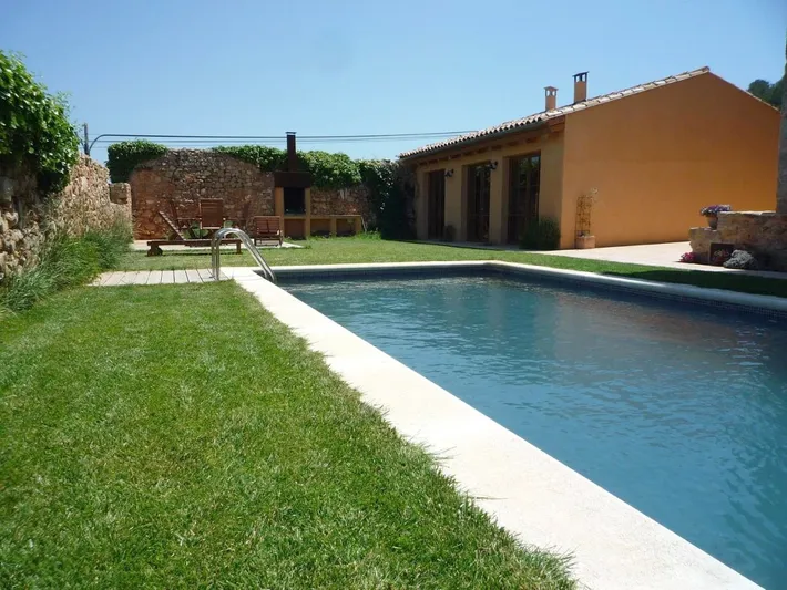 Apartamento de vacaciones para 16 personas, con piscina además de jardín y vistas - 1