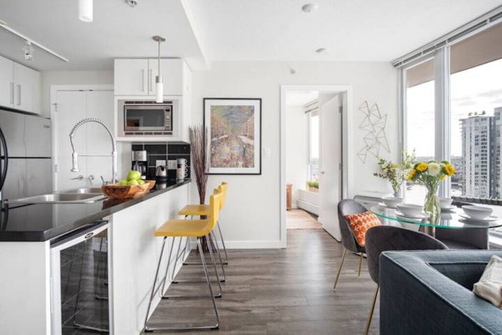 Holiday rental for 4 people, with pool and garden as well as hot tub and sauna in Vancouver