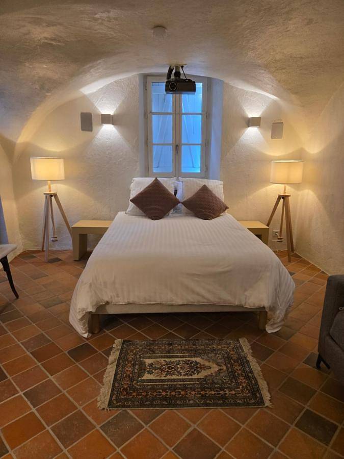 Gîte pour 2 personnes, avec Terrasse ainsi que Jardin et Vue à Saint-Saturnin (Puy-de-Dôme)