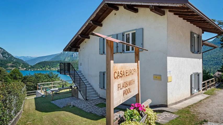 Ferienhaus für 7 Personen, mit Pool und Garten am Ledrosee