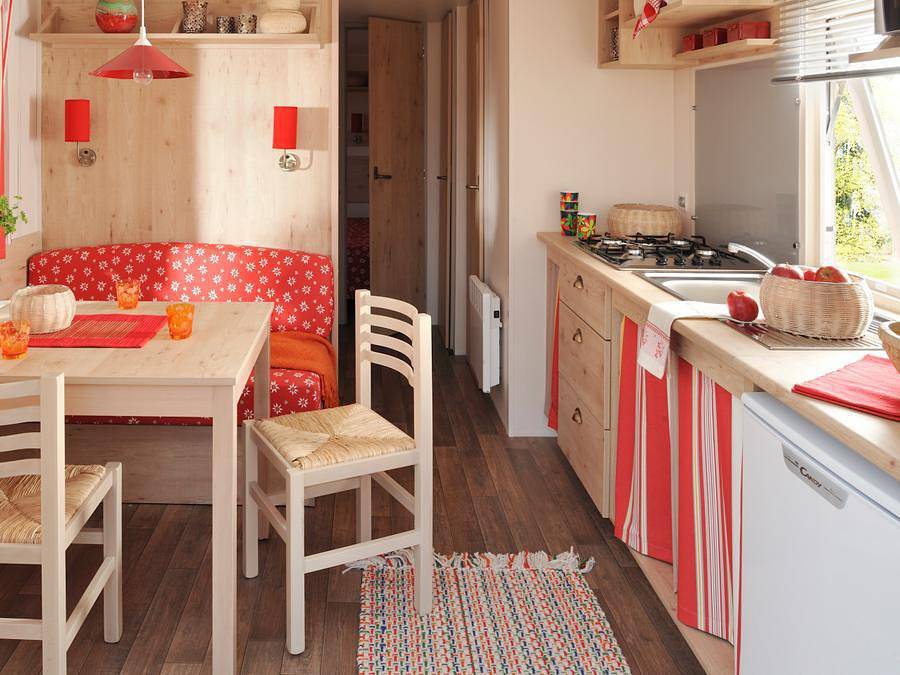 Camping Le Petit Rocher  - Hébergement 4 personnes - Roulotte 4 personnes (quartier piétonnier) in Le Rocher, Longeville-sur-Mer