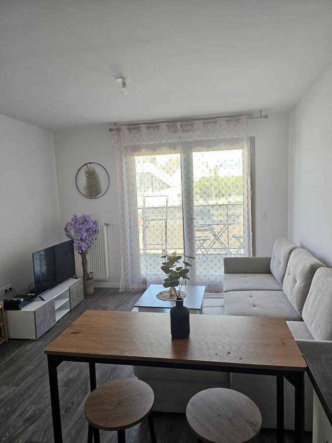 Appartement entier, One-Bedroom Apartment in Villiers-le-Bel, Val-d'Oise
