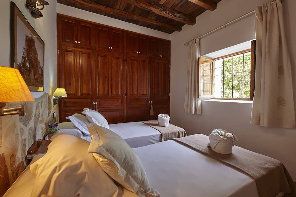 Autentica Villa Ibicenca Entre Las Montañas, A 10 Min De La Playa. in San Miguel de Balansat, San Juan Bautista