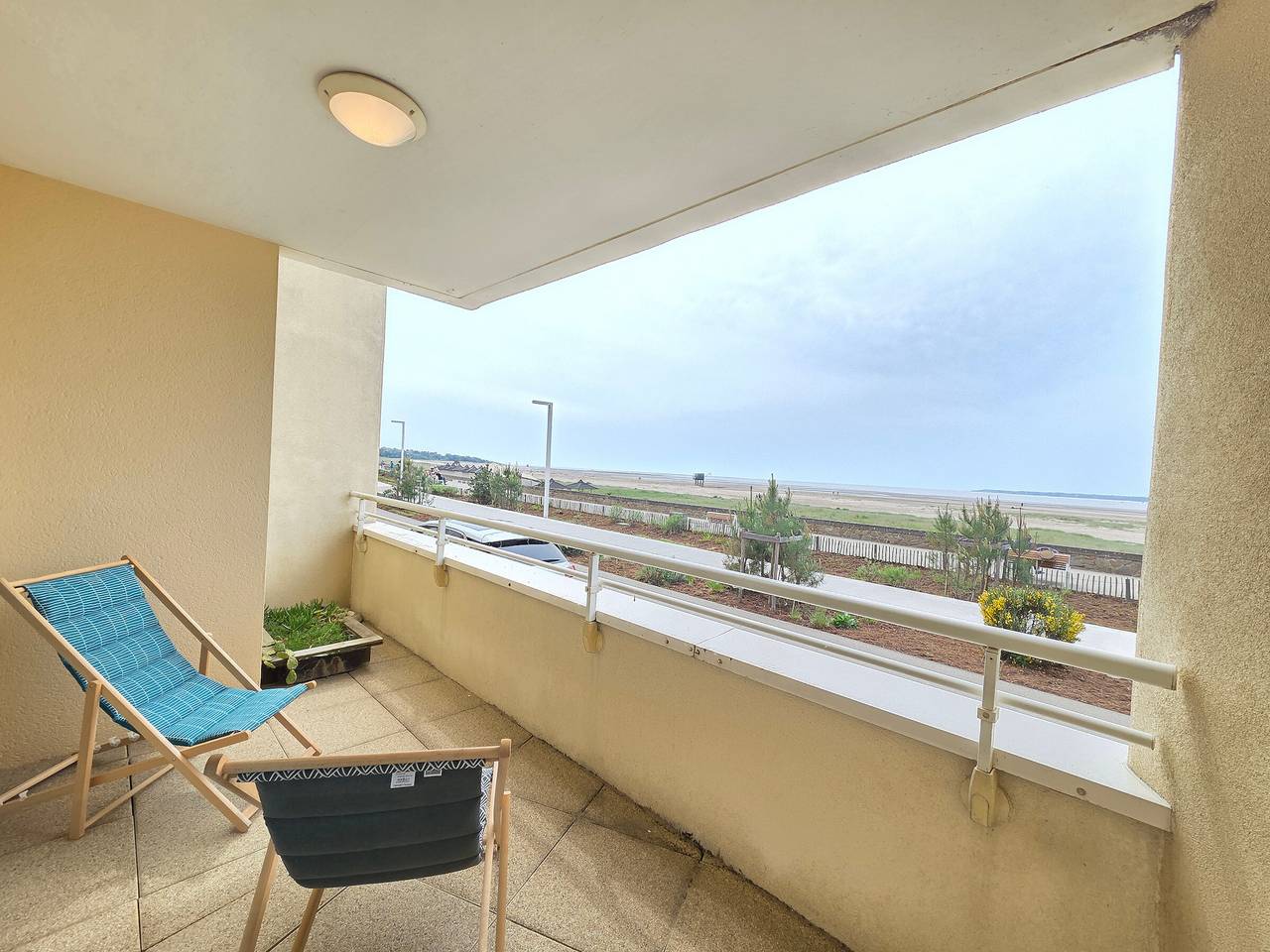 Ganze Wohnung, Ferienwohnung am Meer mit Balkon: 1 Schlafzimmer, 50m vom Strand, 200m zu Geschäften, ideal für Paare in Saint-Brevin-les-Pins, Côte de Jade