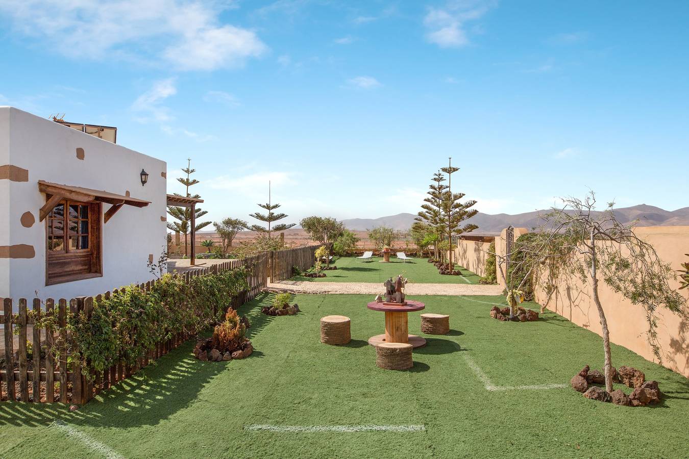 Casa rural ecológica "Laura" con terraza, vistas a la montaña y Wi-Fi in Puerto del Rosario, Fuerteventura
