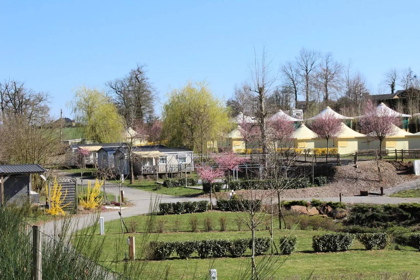 Bungalow toilé meublé Standard 25 m² (2 chambres) avec salle de douche et Wc 5 personnes in Naucelle, Aveyron