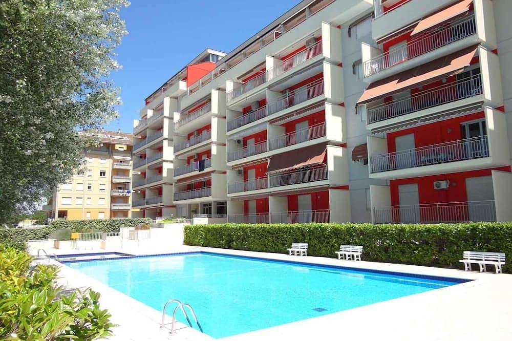 Appartement entier, Appartement de vacances avec piscine et gardien derrière la zone piétonne in Porto Santa Margherita, Caorle
