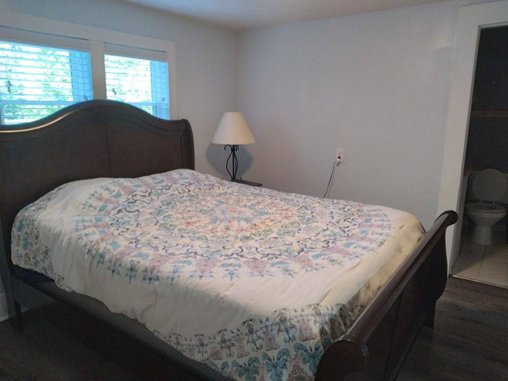 House sleeps 6. Just 5 minutes Patoka Lake boat ramp. Anglers Welcome! in Orange County (IN)