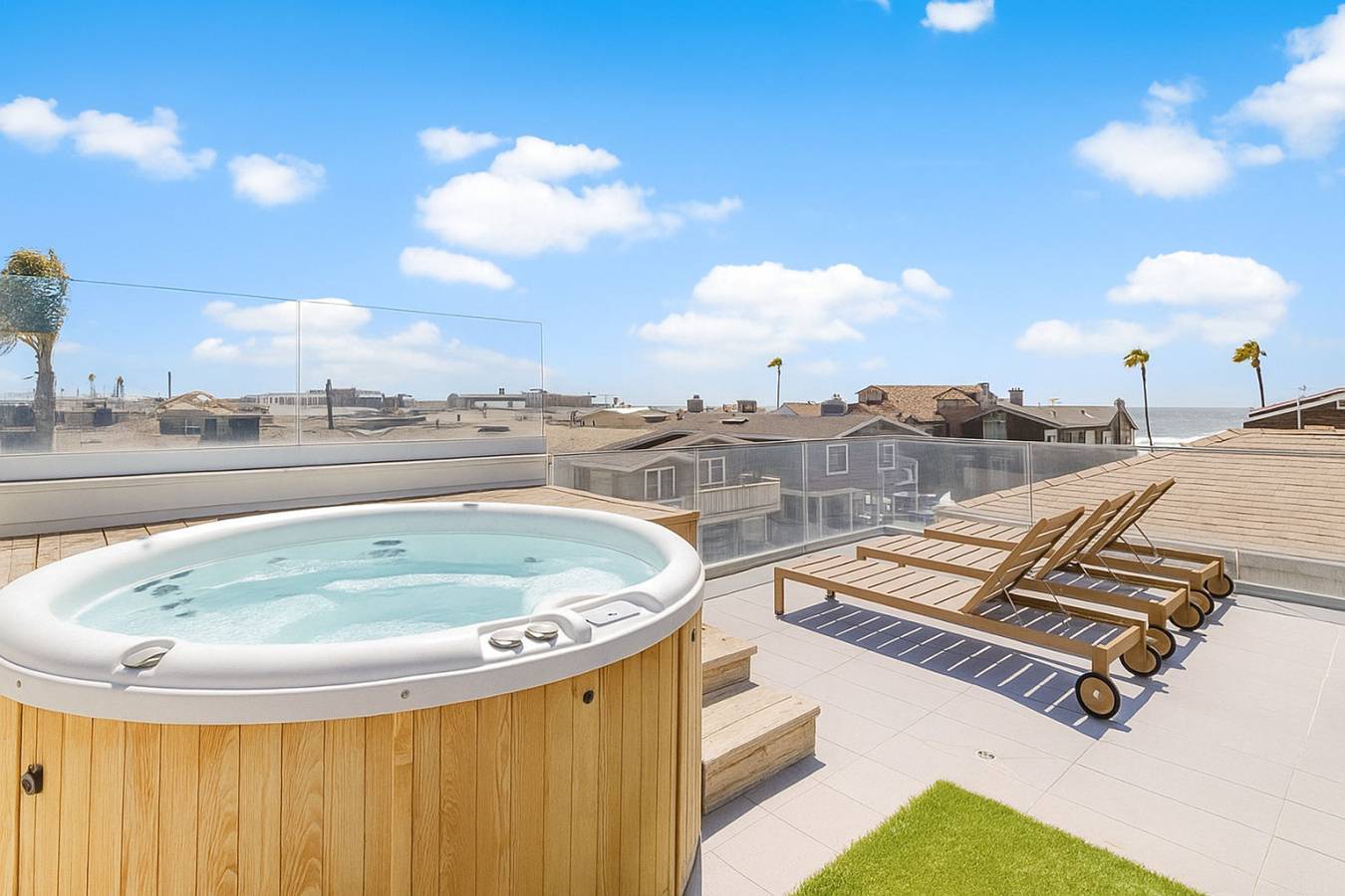 3Br Newport Luxury, Rooftop Deck, Hottub & Parking in Newport Beach, Orange County