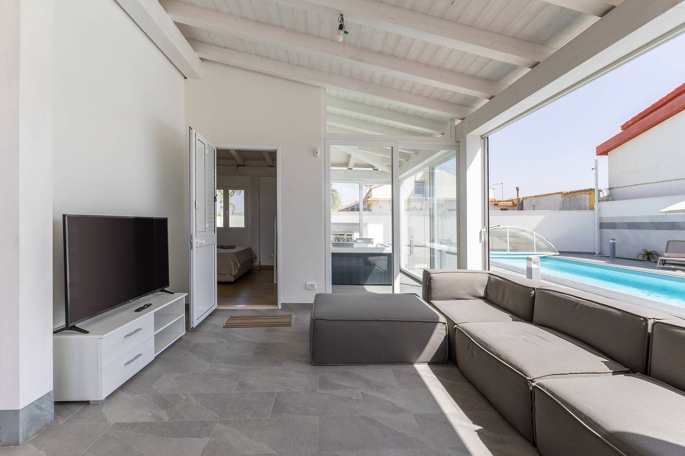 Villa 'Maria Con Piscina Riscaldata' con vista mare, Wi-Fi e aria condizionata in Santa Maria del Focallo, Ispica