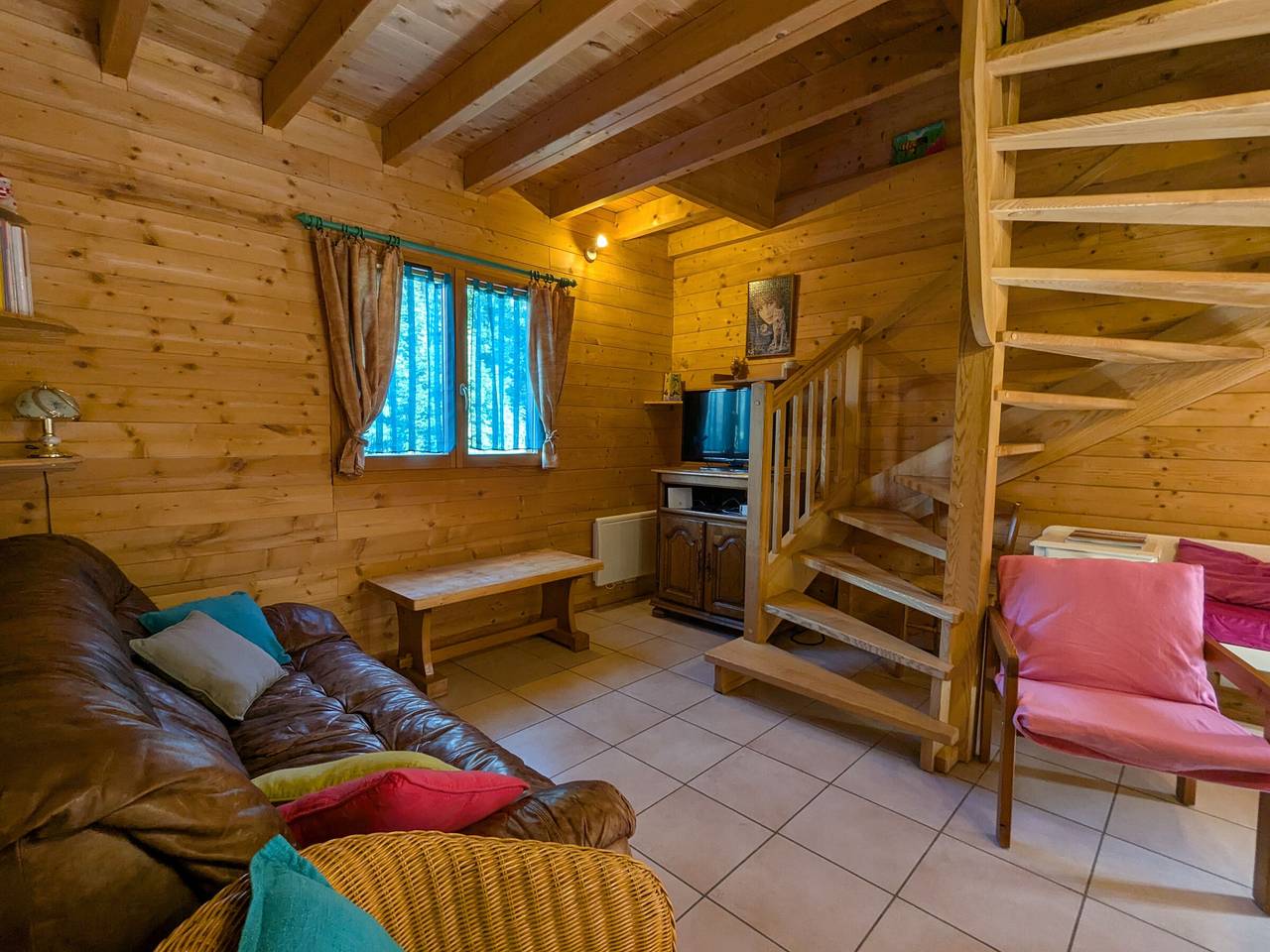 Spacious Chalet near Gérardmer: Terrace, Orchard, Ski, & Local Crafts in Le Tholy, Épinal en omgeving