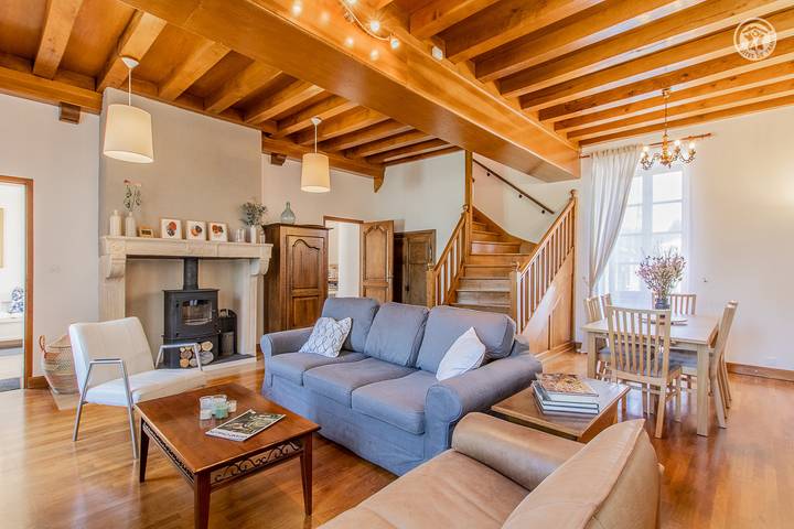 Gîte pour 6 personnes, avec terrasse ainsi que jardin et piscine à Saint-Sernin-du-Plain - 2