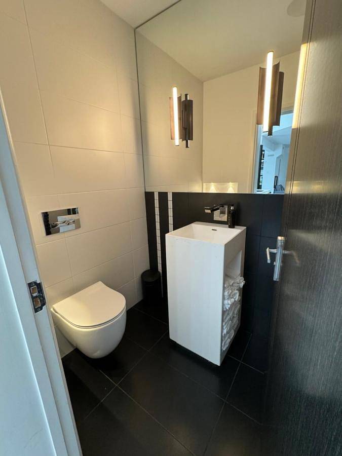 Six-Bedroom House in Truro, Cornwall
