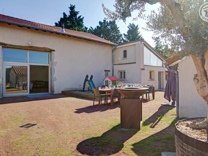 Gîte pour 12 personnes, avec jardin dans Montbrison - 4