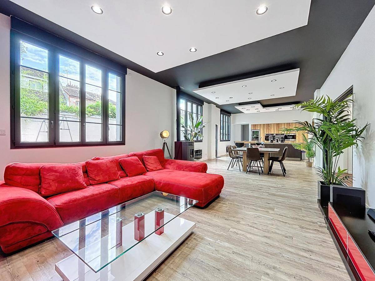Appartement entier, Loft Terrasse avec Spa proche centre historique in Montluçon, Région de Montluçon