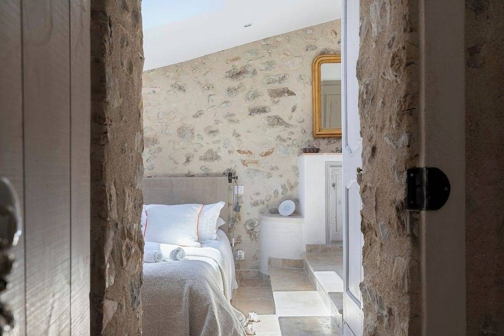 Apartamento entero, Dúplex-De Lujo-1er étage-Vista a la Calle-Baño con ducha in Valbonne, Region de Cannes