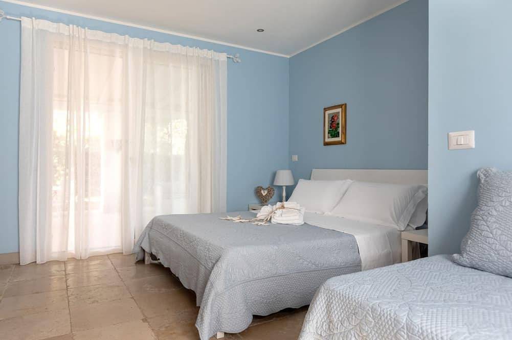 Villa Sole 20 meters from the sea of Punta Prosciutto in Punta Prosciutto, Golf von Tarent