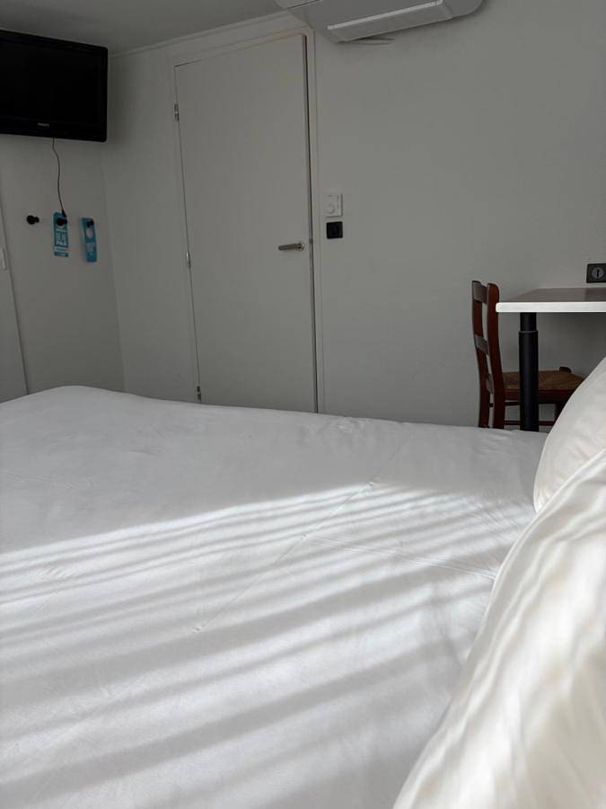 Hôtel pour 2 personnes, avec terrasse à La Penne-sur-Huveaune - 2