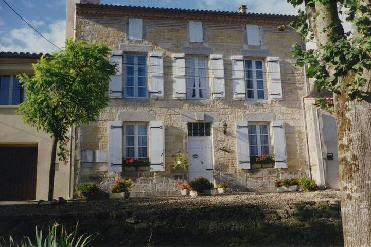 Location de vacances pour 8 personnes, avec Balcon et Jardin à Clairac (Lot-et-Garonne)