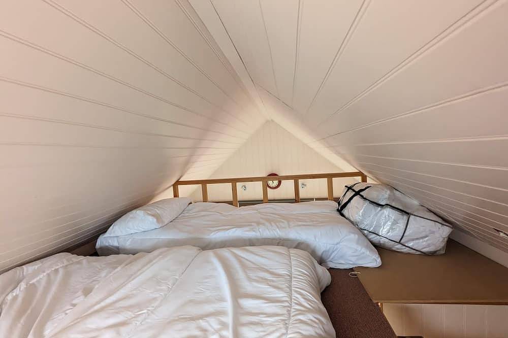 A Beach Hut on the prestigious Mudeford Spit - *** No Booking Fees *** in Christchurch, Dorset