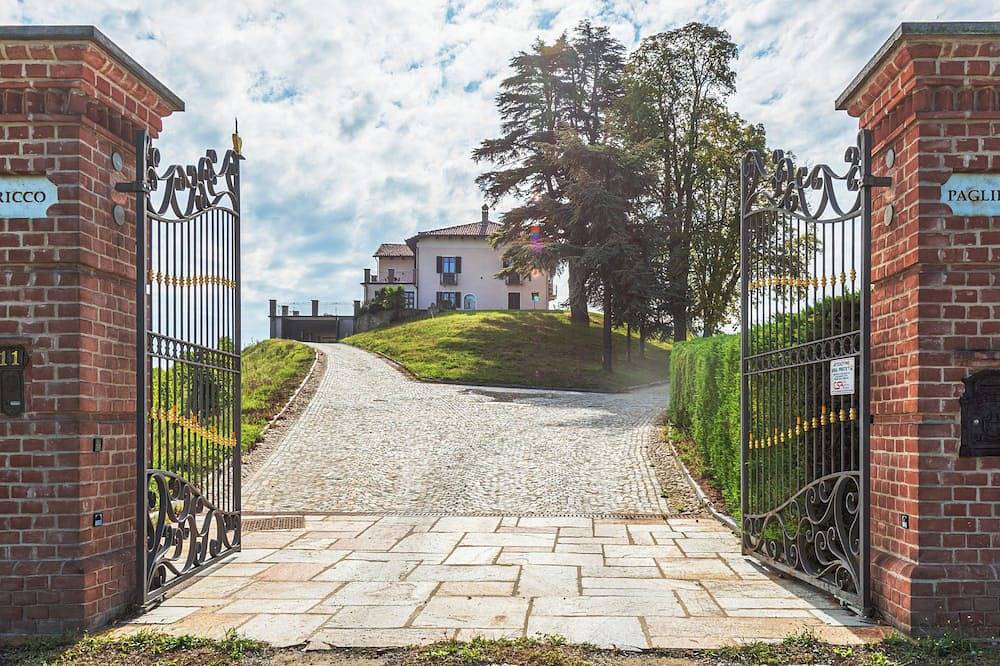 Villa Bricco Paglieri in Alba, Langhe