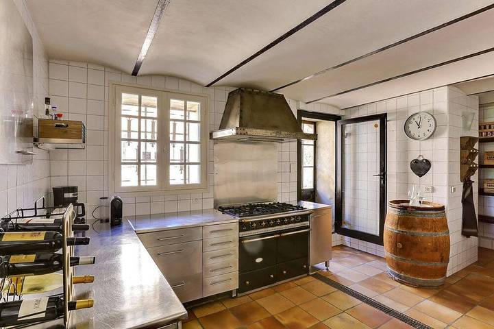 Gîte pour 15 personnes, avec jardin à Entraigues-sur-la-Sorgue - 2