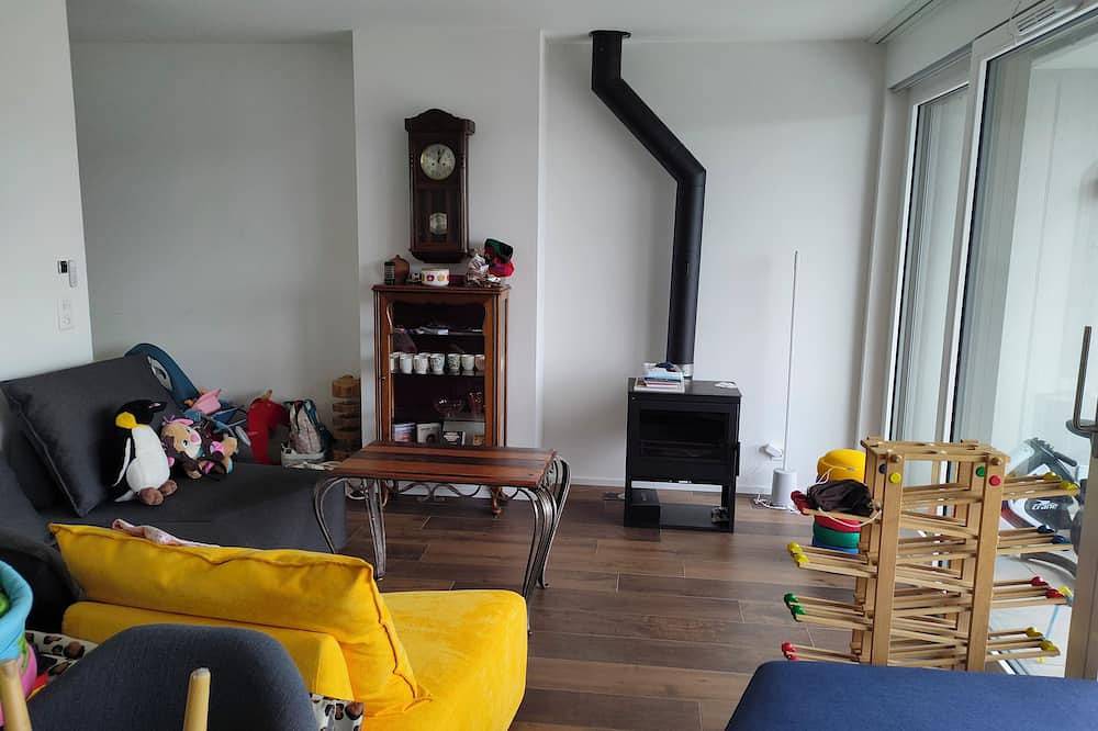 Chambre dans notre maison familiale, à proximité de la gare et des services in Pays des Trois-Lacs