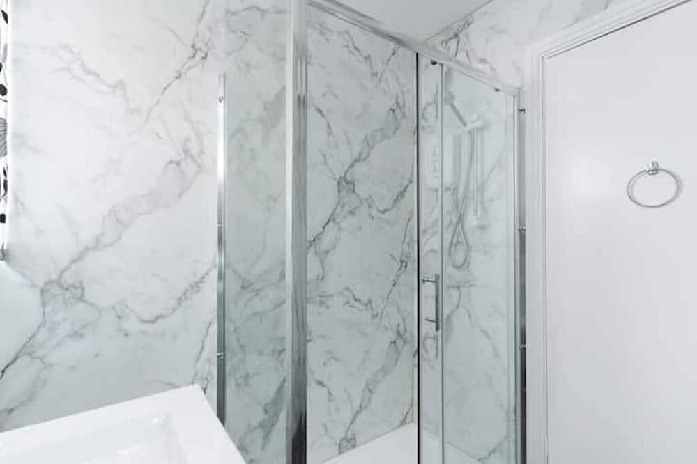 Entire apartment, Posh & Modern Mins to Attractions & Amenities! in Cardiff, Cardiff region