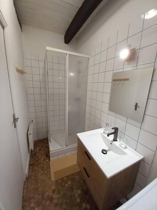 Appartement entier, One-Bedroom Apartment in Rosporden, Région de Quimper