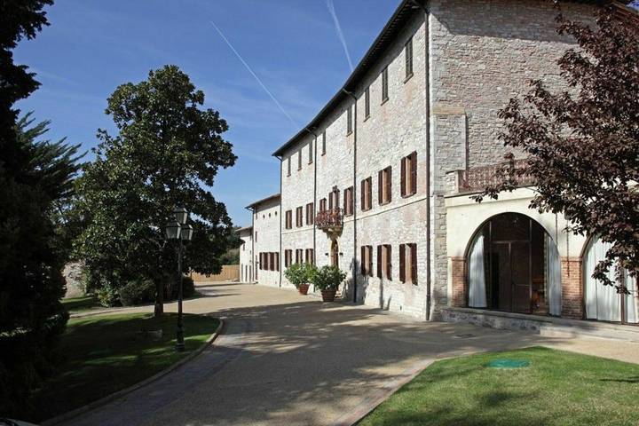 Location de vacances pour 20 personnes, avec terrasse et piscine à Gubbio - 2