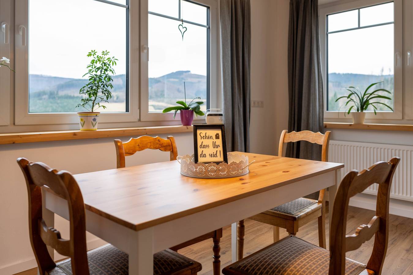Ganze Wohnung, Ferienwohnung 'Sauerland' mit Bergblick, privater Terrasse und Wi-Fi in Lenne (Schmallenberg), Schmallenberg