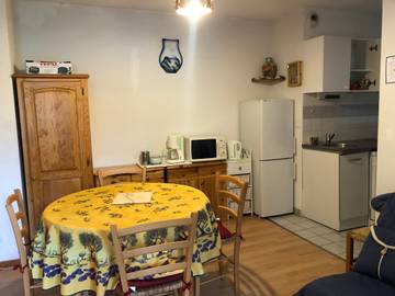 Gîte pour 5 personnes, avec balcon à Enchastrayes