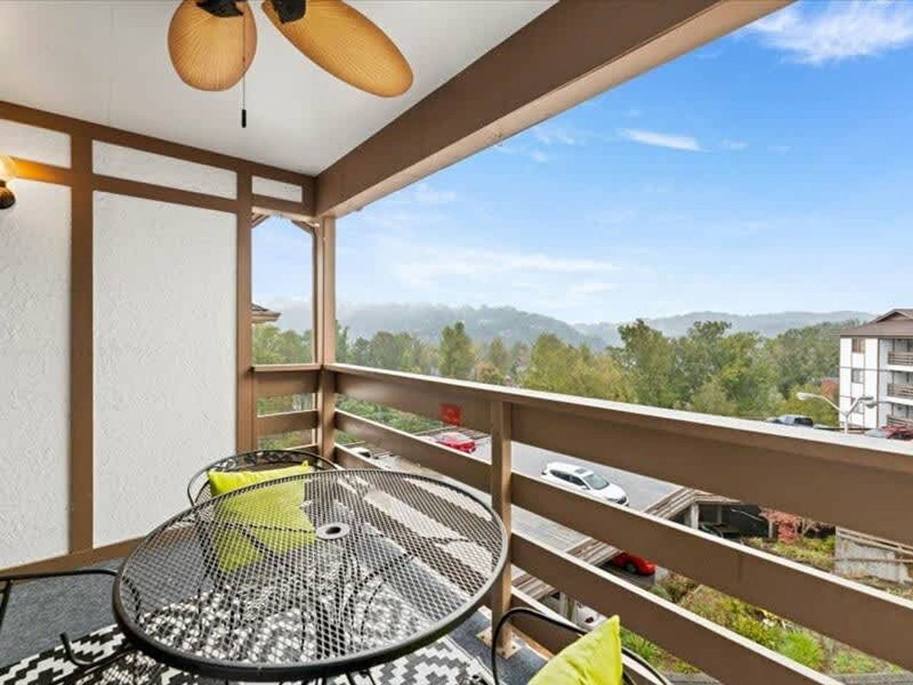 Apartamento inteiro, Turkey Nest by Beyond Expectations- Renovated 2Br in Gatlinburg, Condado de Sevier