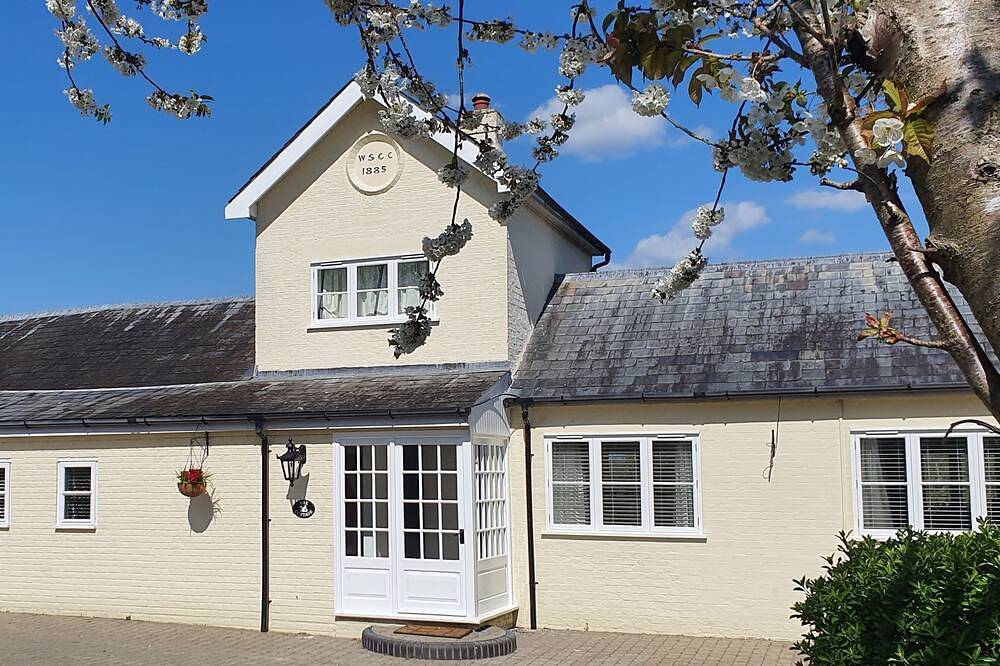 Exclusive Coach House on Private Country Estate in Toddington, Central Bedfordshire