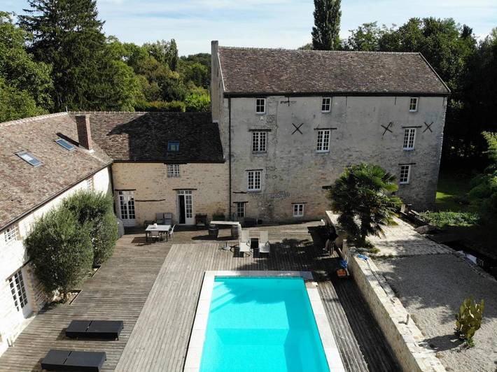 Maison d’hôte pour 10 personnes, avec piscine et jardin ainsi que vue et sauna à Cerny