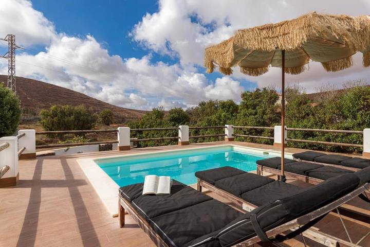 Chalet para 5 personas, con jardín además de vistas y piscina en Antigua