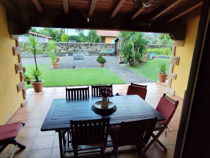 Holiday rental for 8 people, with balcony and garden, child-friendly in Cantabria