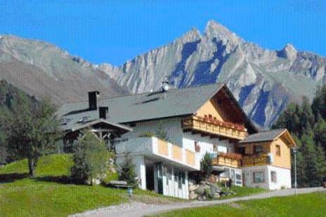 Privatzimmer für 4 Personen, mit Terrasse und Garten