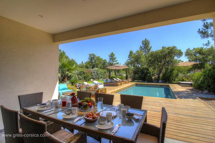 Gîte pour 8 personnes, avec Terrasse et Jardin ainsi que Piscine et Vue à San-Gavino-di-Carbini - 4