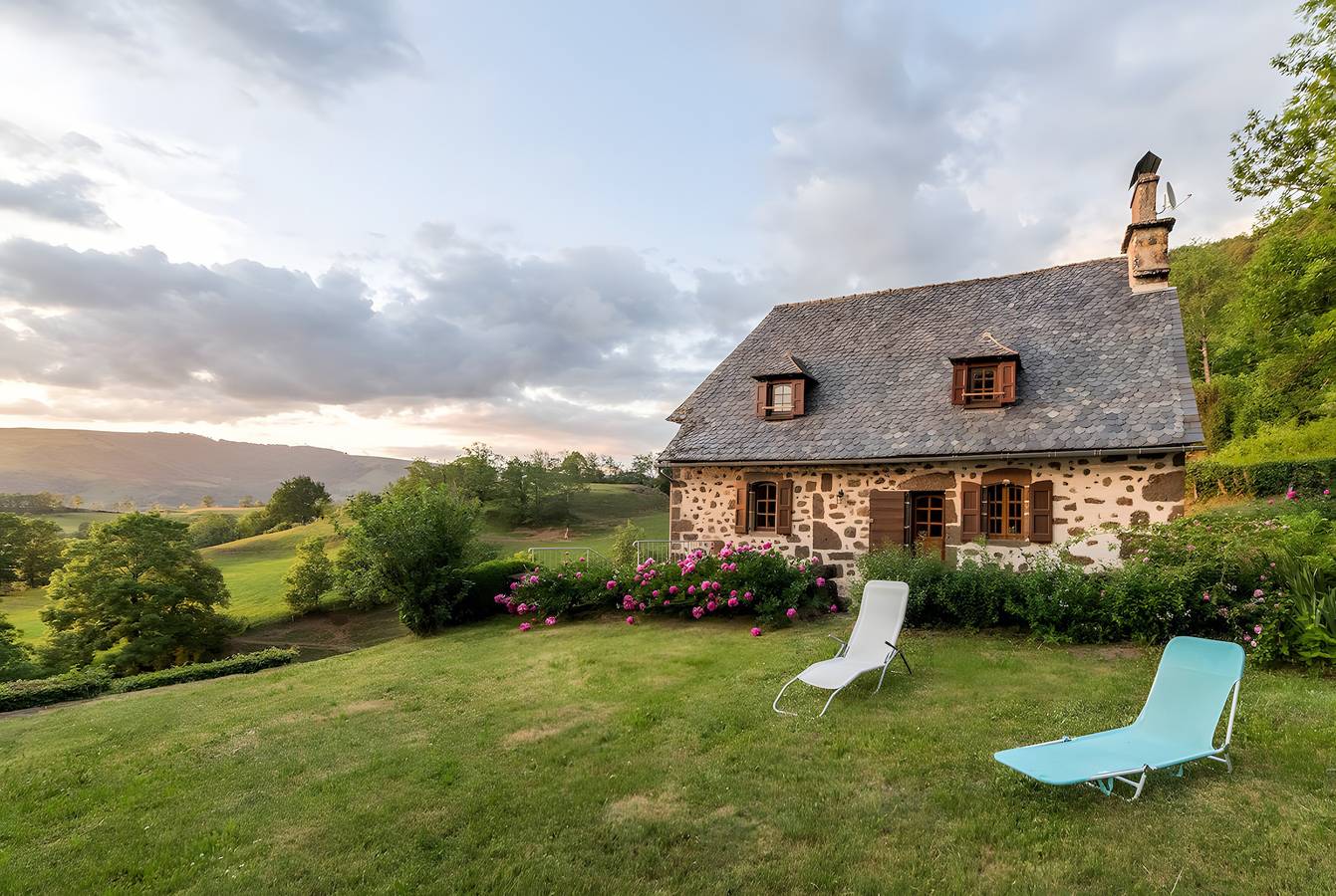 Wunderschön! Alleinstehendes Haus im Jordanne-Tal in Saint-Cirgues-de-Jordanne, Aurillac und Umgebung
