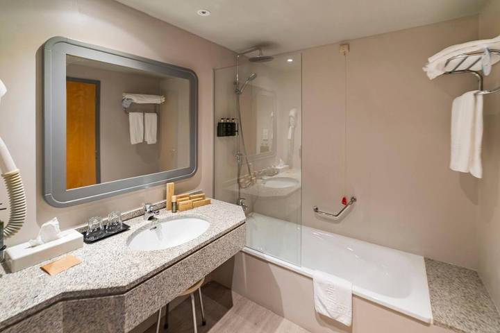 Hôtel pour 3 personnes, avec jacuzzi et terrasse ainsi que piscine et sauna à Castelo Branco - 3