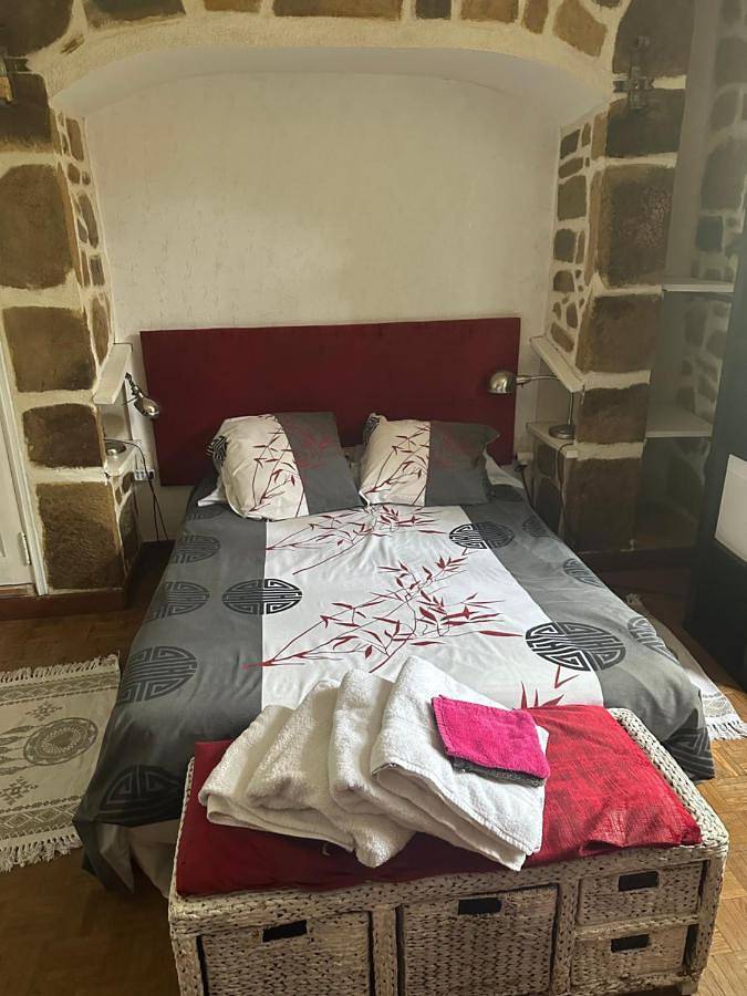 Gîte pour 2 personnes, avec vue ainsi que jardin et terrasse, animaux acceptés à Saint-Germain - 2