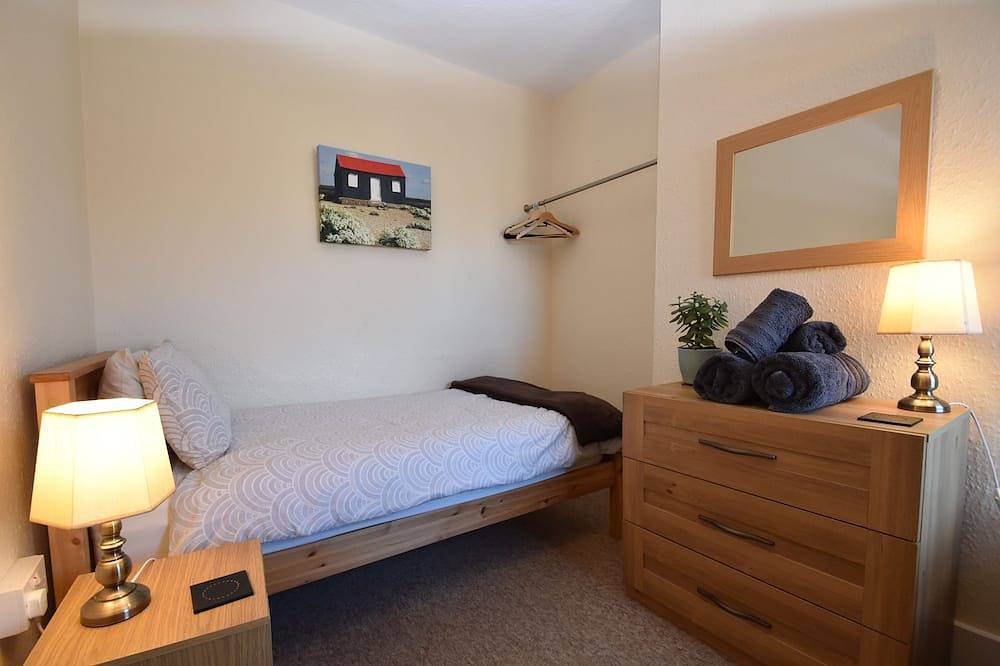 Tilling View sleeps 4 & parking for 2 cars within minutes of the centre of Rye in Rye, East Sussex