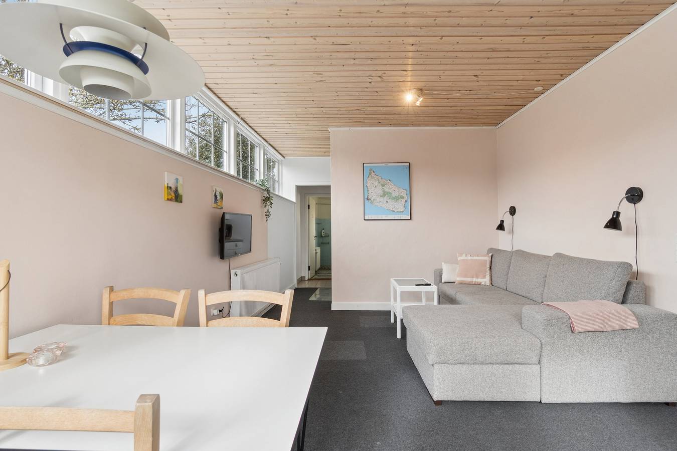 Geheel appartement, Dicht bij zee: lichte woning in Arnager in Rønne, Bornholm