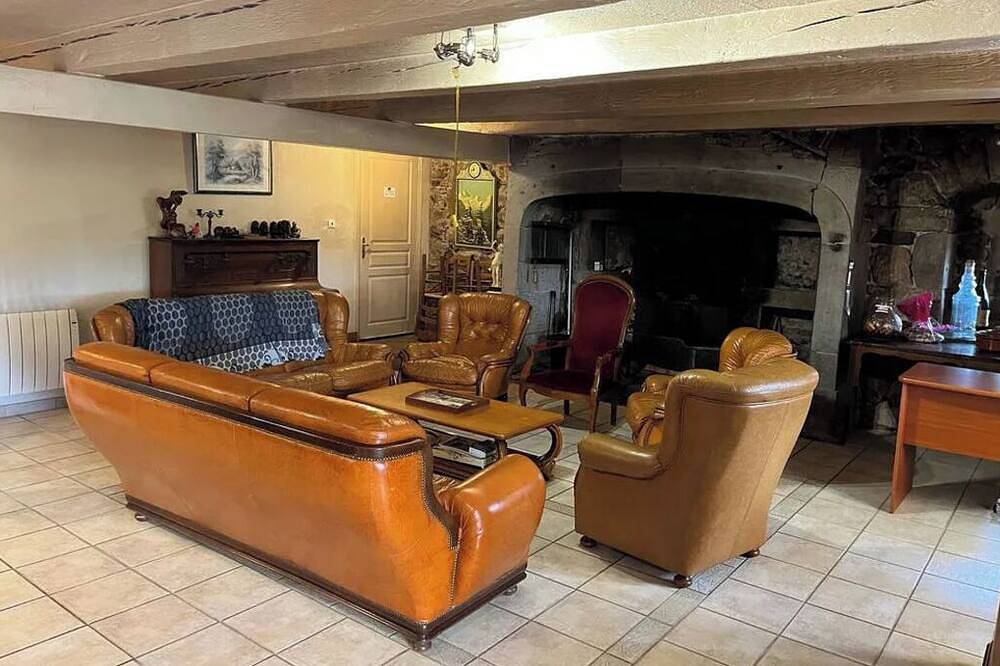 Holiday Home 'Maison De Famille De 1823' with Private Terrace and Wi-Fi in Chastreix, Volcans d'Auvergne Regional Nature Park