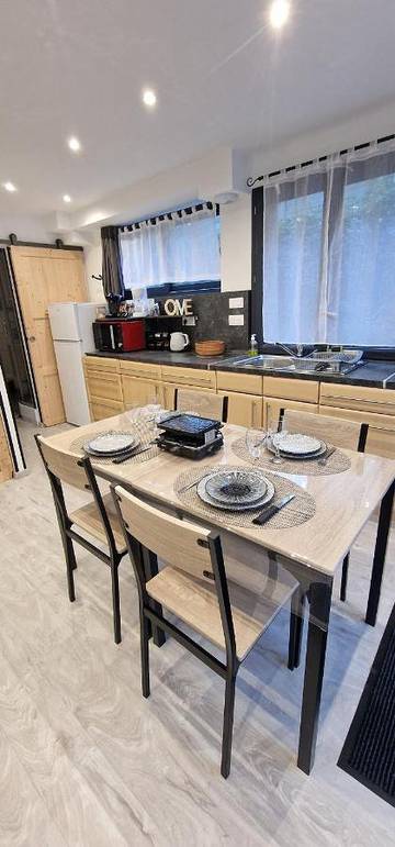 Gîte pour 4 personnes, avec vue et terrasse à Magland