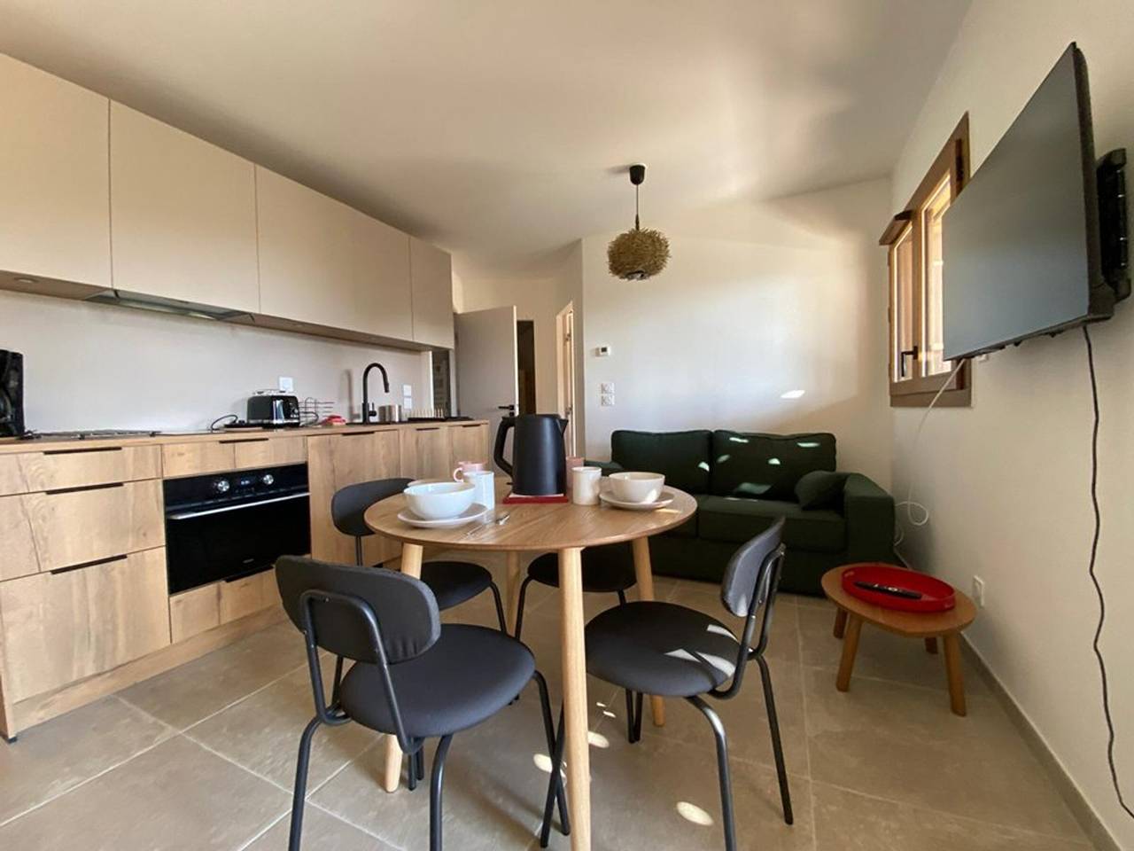 Ganze Wohnung, Moderne 2-Zimmer-Wohnung + Kabine, 4 Personen, Parkplatz in Cohennoz, Albertville und Umgebung