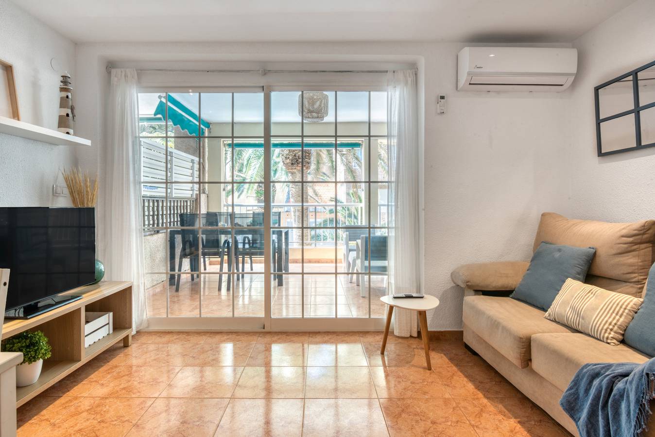 Entire apartment, Apartment 'La Terraza De Palmeres' with Sea View, Wi-Fi and Air Conditioning in Les Palmeres (Sueca), Sueca