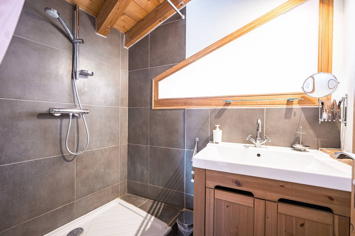 Appartement entier, Le Grenier - Chalet Dda La Combe in Saint-Jean-de-Belleville, Massif de la Vanoise